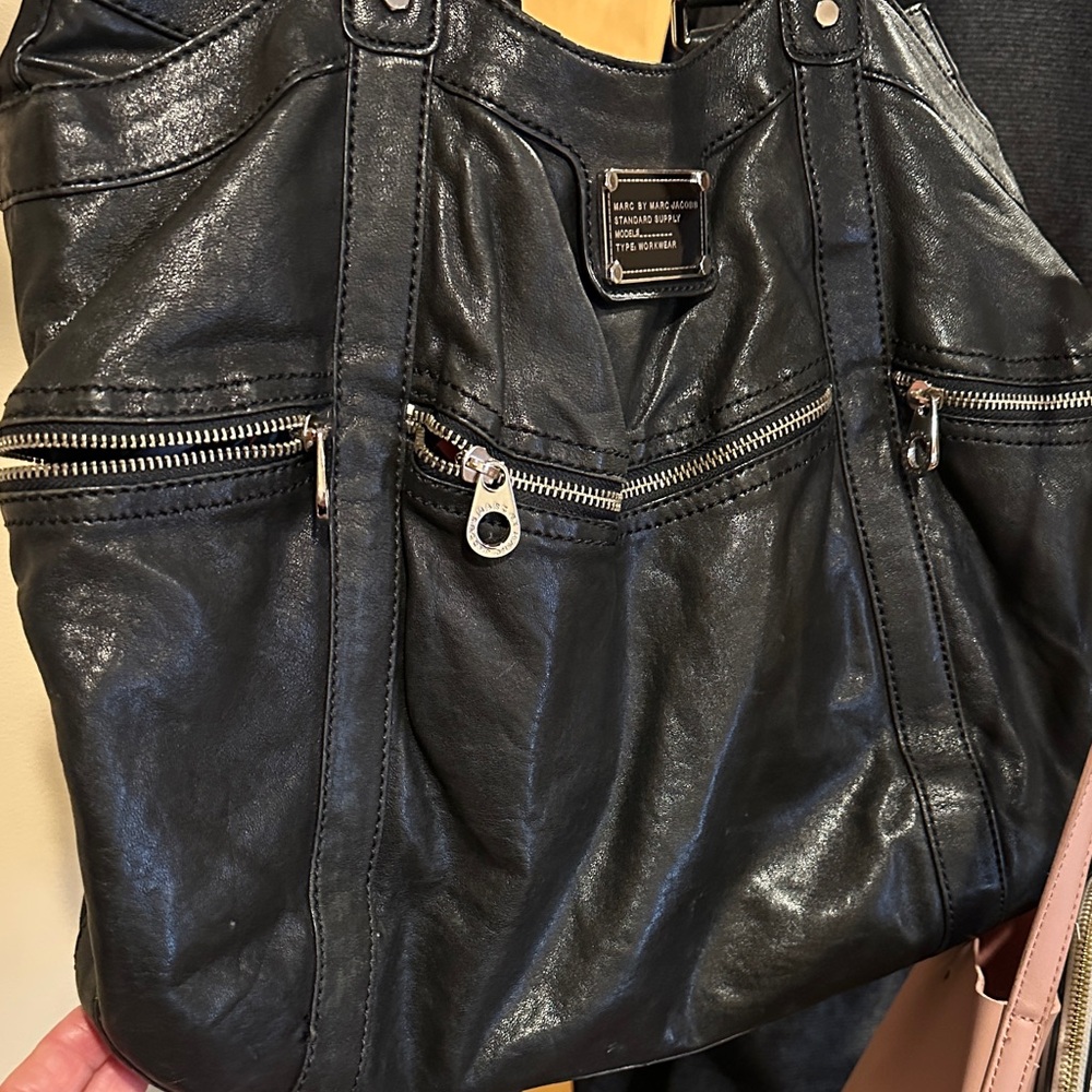 Chic Black Leather Shoulder Bag - Picture 4 of 13